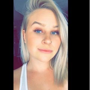 Meet your Posher, Casey